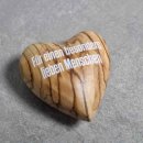 homeyourself Herz Handschmeichler aus Holz F&uuml;r einen besonders lieben Menschen in Geschenkverpackung Gl&uuml;cksbringer Olivenholz aus Betlehem